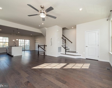 2958 Cornfield Avenue - Photo Thumbnail 8
