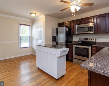 1036 Hyde Park Drive - Photo Thumbnail 4