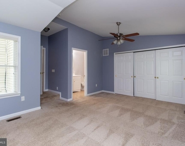 1036 Hyde Park Drive - Photo Thumbnail 9