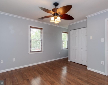 1036 Hyde Park Drive - Photo Thumbnail 12