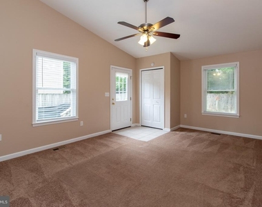 1036 Hyde Park Drive - Photo Thumbnail 6