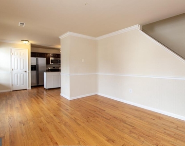 1036 Hyde Park Drive - Photo Thumbnail 2