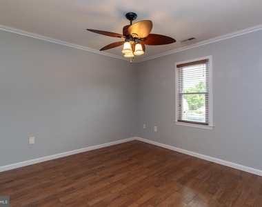 1036 Hyde Park Drive - Photo Thumbnail 11