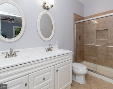 1036 Hyde Park Drive - Photo Thumbnail 10