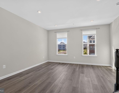 168 Woodgate Circle - Photo Thumbnail 6
