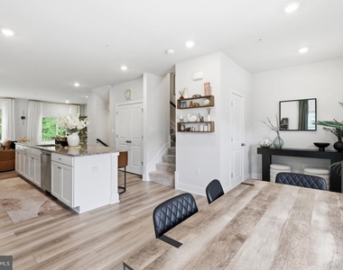 6815 Winterhill Ln - Photo Thumbnail 8