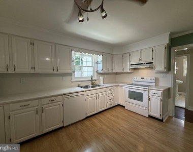 31 E 6th Street - Photo Thumbnail 4