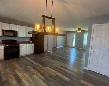 172 Abigail Lane - Photo Thumbnail 6