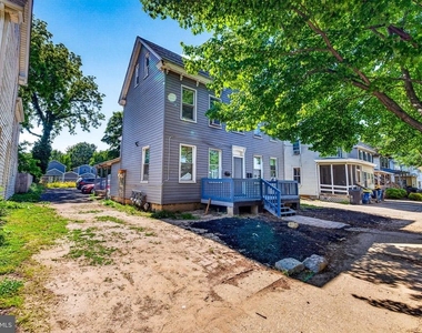 40 S Governors Avenue - Photo Thumbnail 1
