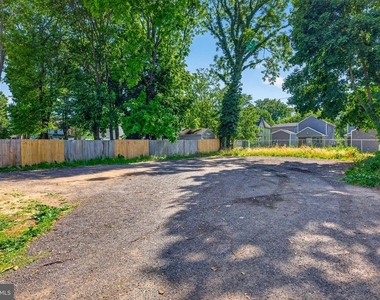 40 S Governors Avenue - Photo Thumbnail 22