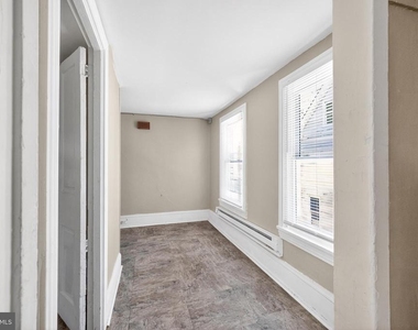 40 S Governors Avenue - Photo Thumbnail 18