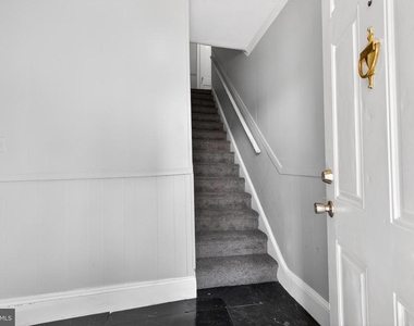 216 W Division Street - Photo Thumbnail 2