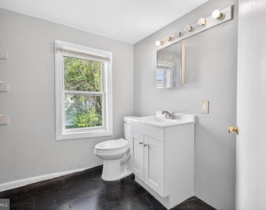 216 W Division Street - Photo Thumbnail 10