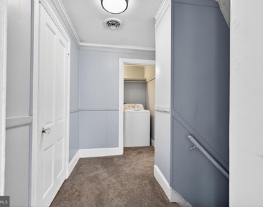 216 W Division Street - Photo Thumbnail 3