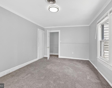 216 W Division Street - Photo Thumbnail 9