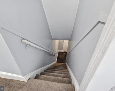 216 W Division Street - Photo Thumbnail 14