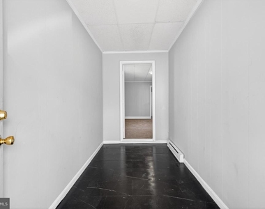 214 W Division Street - Photo Thumbnail 2