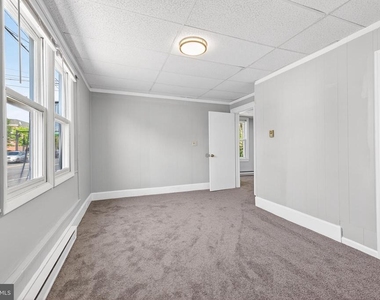 214 W Division Street - Photo Thumbnail 8