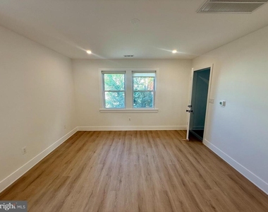 2920 8th Street Ne - Photo Thumbnail 3