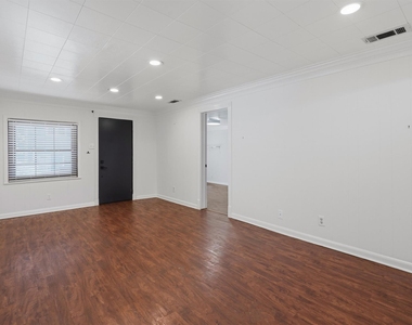 2204 Santa Rita St - Photo Thumbnail 5