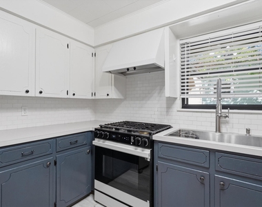 2204 Santa Rita St - Photo Thumbnail 8