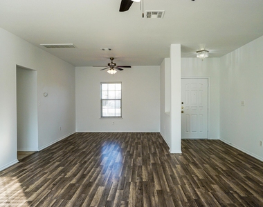 801 Cisco Valley Cv - Photo Thumbnail 3