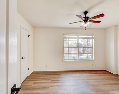 8116 Forest Heights Ln - Photo Thumbnail 27
