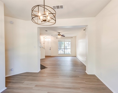 8116 Forest Heights Ln - Photo Thumbnail 8