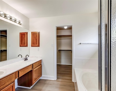 8116 Forest Heights Ln - Photo Thumbnail 21