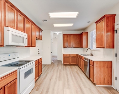 8116 Forest Heights Ln - Photo Thumbnail 12