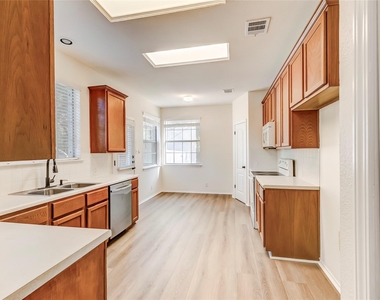 8116 Forest Heights Ln - Photo Thumbnail 9