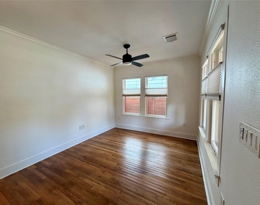1211 E 2nd St - Photo Thumbnail 14