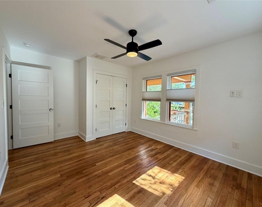 1211 E 2nd St - Photo Thumbnail 20