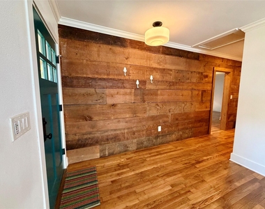 1211 E 2nd St - Photo Thumbnail 12