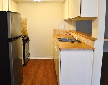 4709 Harmon Ave - Photo Thumbnail 2