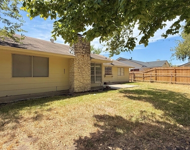 10105 Oak Hollow Dr - Photo Thumbnail 18