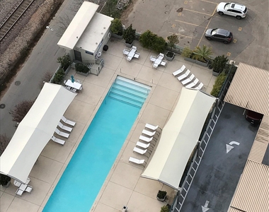 300 Bowie St - Photo Thumbnail 7