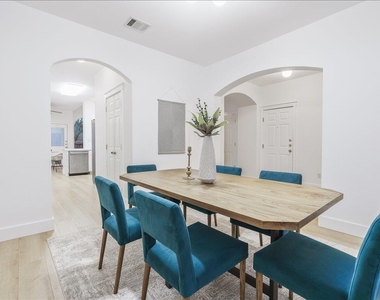 712 Arrowood Pl - Photo Thumbnail 3