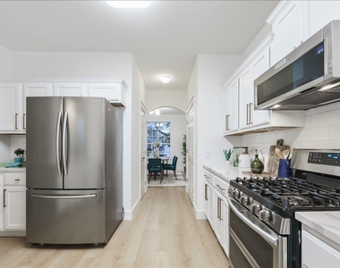 712 Arrowood Pl - Photo Thumbnail 7