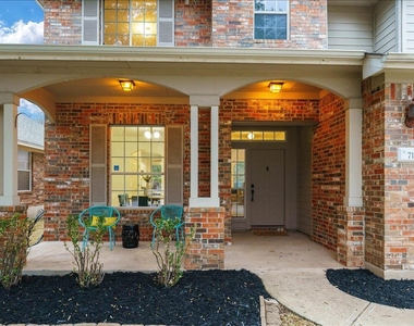 712 Arrowood Pl - Photo Thumbnail 1