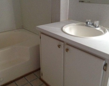 502 Wayside Dr - Photo Thumbnail 4
