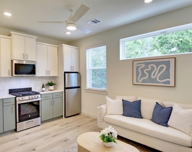 6802 Montana St - Photo Thumbnail 1