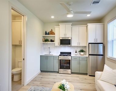 6802 Montana St - Photo Thumbnail 3