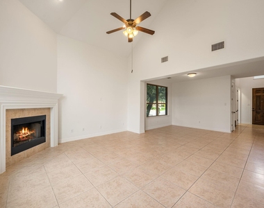 2201 Quarry Loop - Photo Thumbnail 6