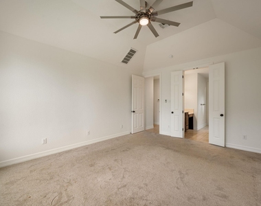 2201 Quarry Loop - Photo Thumbnail 17