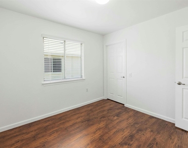 12524 Sky Harbor Dr - Photo Thumbnail 17