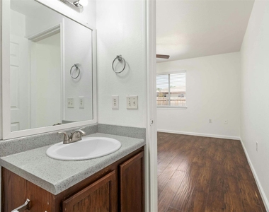 12524 Sky Harbor Dr - Photo Thumbnail 14