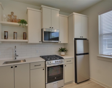 7208 Providence Ave - Photo Thumbnail 5