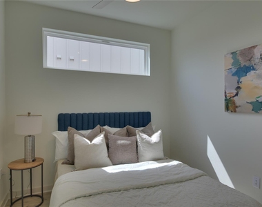 7208 Providence Ave - Photo Thumbnail 10