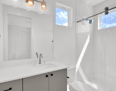 7208 Providence Ave - Photo Thumbnail 9
